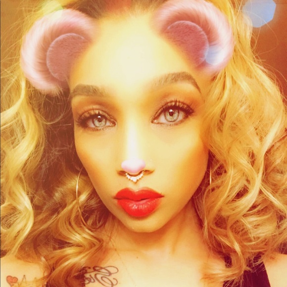 Meet your Posher, Nichole - Picture 1 of 1